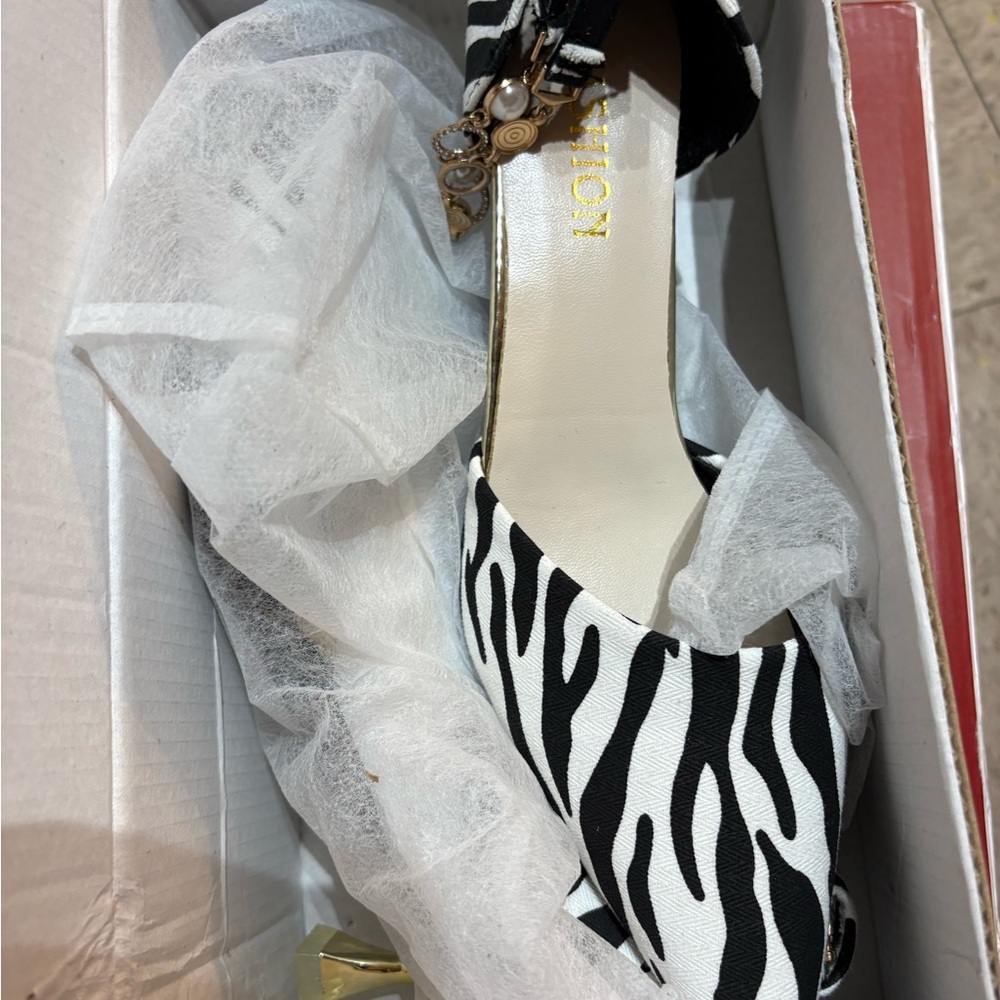 Zebra Print Women's Shoes - Picture 5 of 9